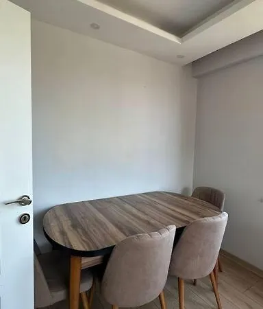 Center 2 Bedroom Flat شقة *